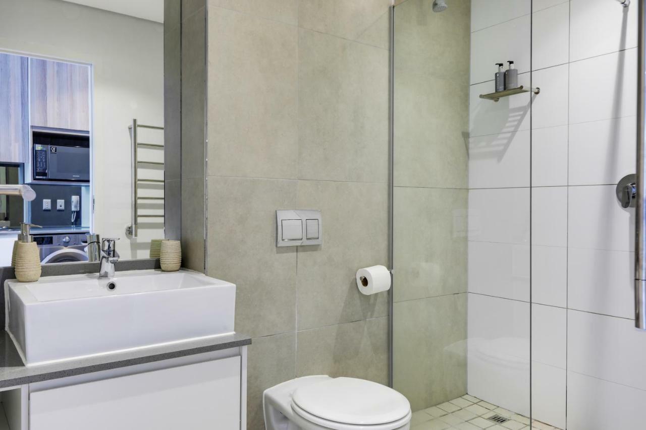 Backup-Power Eco Balcony Apartment Near Table Mountain Kaapstad Buitenkant foto